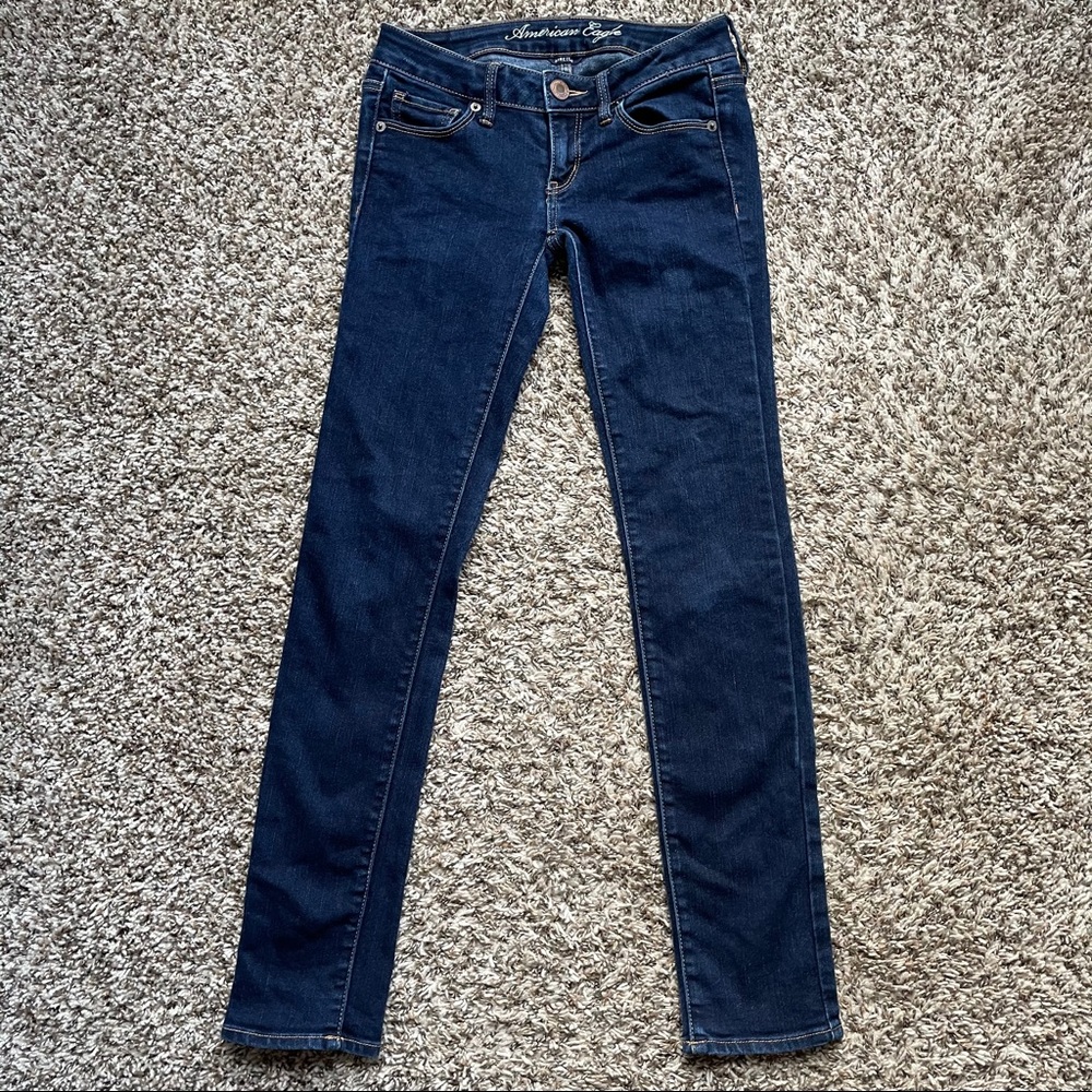 American Eagle Size 2 Short Dark Wash Skinny Jeans